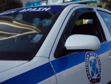 Απόδραση κρατούμενου από περιπολικό στο κέντρο της Αθήνας μπροστά στα μάτια του κόσμου